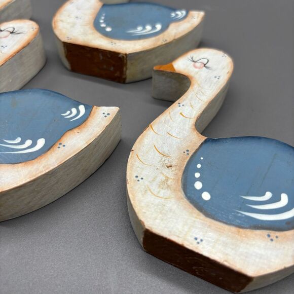 Vintage Wooden Geese Set of 4 Hand Painted Farmhouse Folk Art Mother w/ Babies - Picture 4 of 12